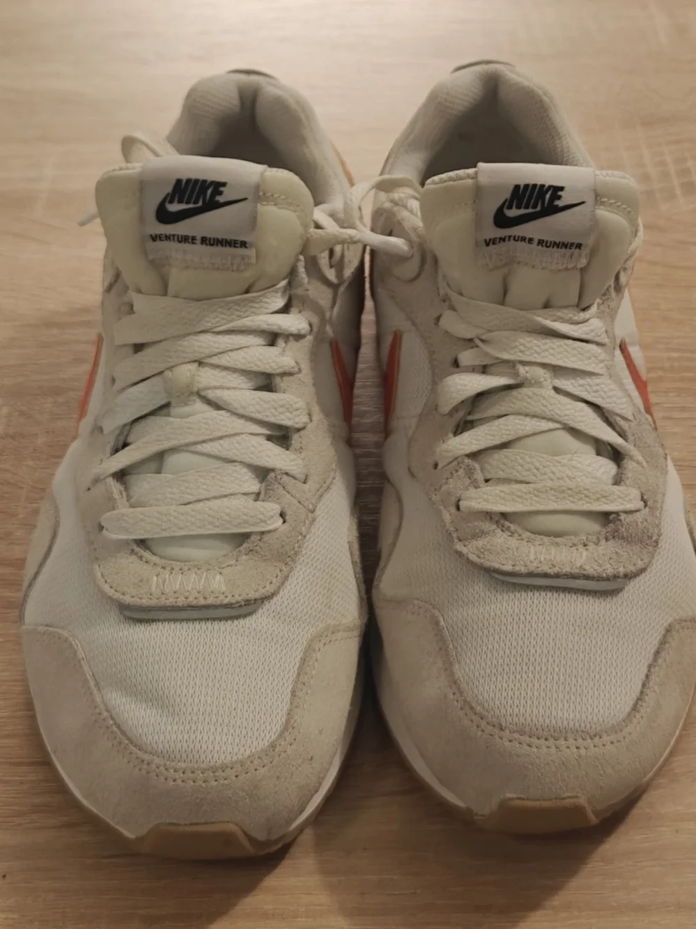 Nike Venture Runner Women’s 7.5 White Rush Orange Suede Retro Sneakers